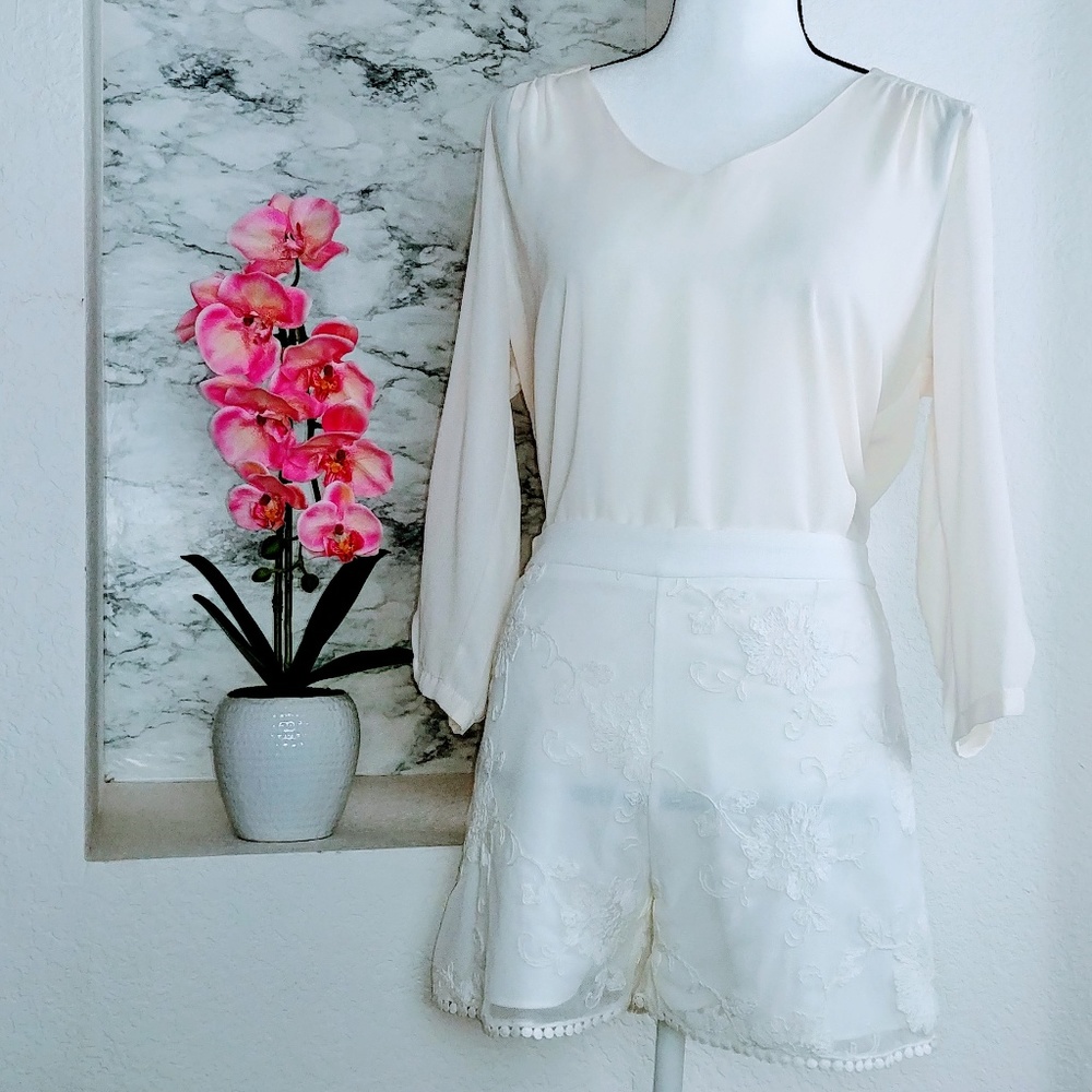 Zara Basic Floral Dress Shorts w/ Knit Embroidery